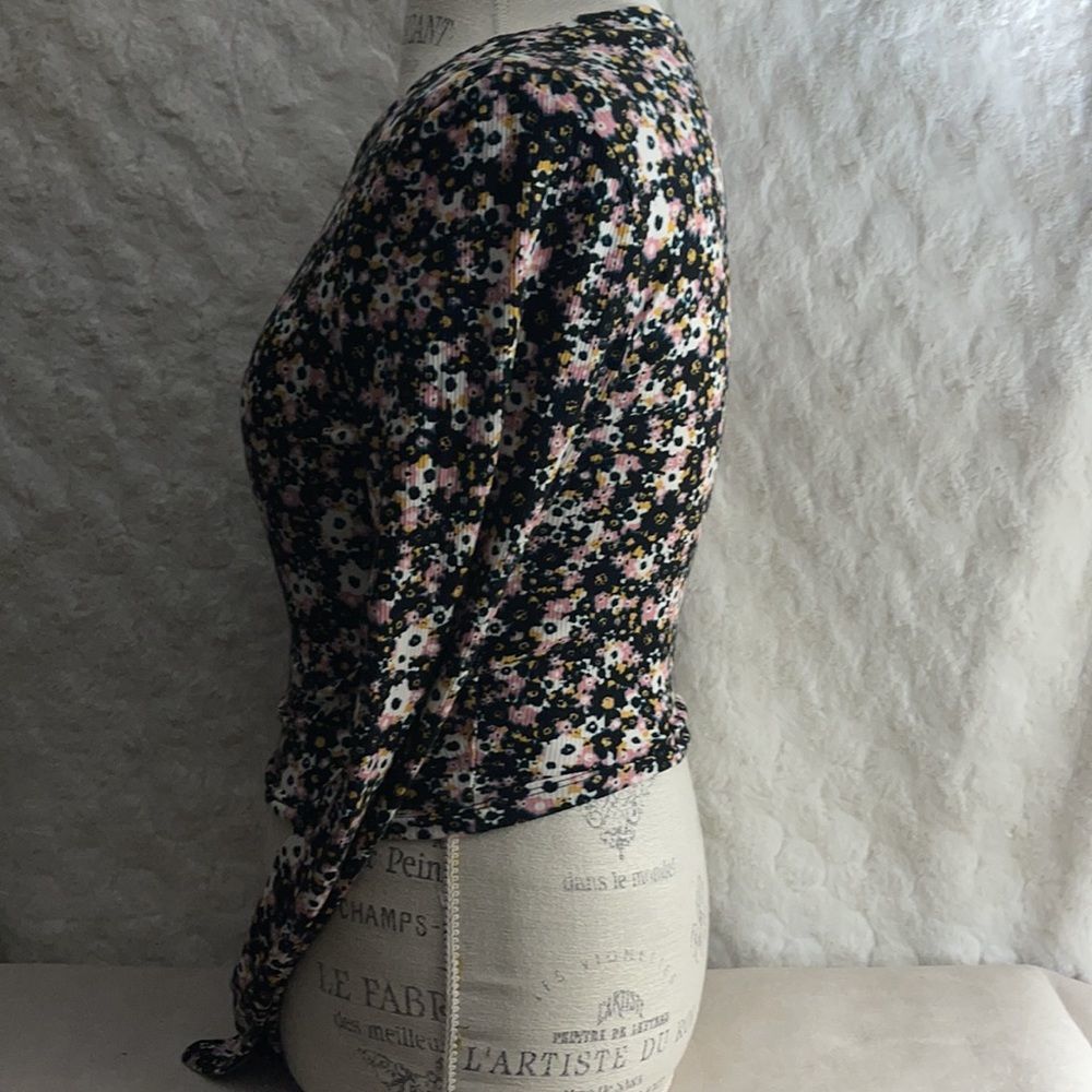 NWOT Y2K WOMENS CROPPED RIBBED KNIT FLORAL LONG SLEEVE TOO SIZE LARGE - Picture 4 of 8